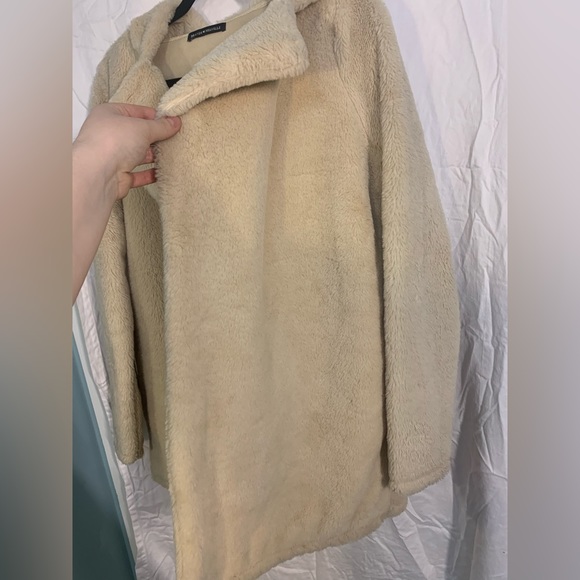 Cream Brandy Melville Faux Fur Jacket - Picture 7 of 12